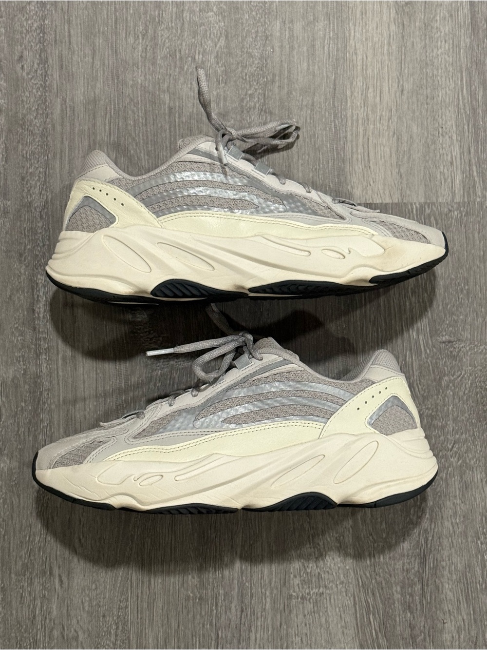 Adidas Yeezy Boost 700 V2 Static EF2829 Size 10.5US